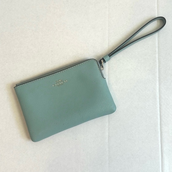 Coach Light Aqua/Mint Green Leather Zip-Around Wallet Wristlet - Picture 2 of 9